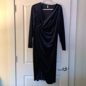 Navy Blue Long-sleeve Formal Dress